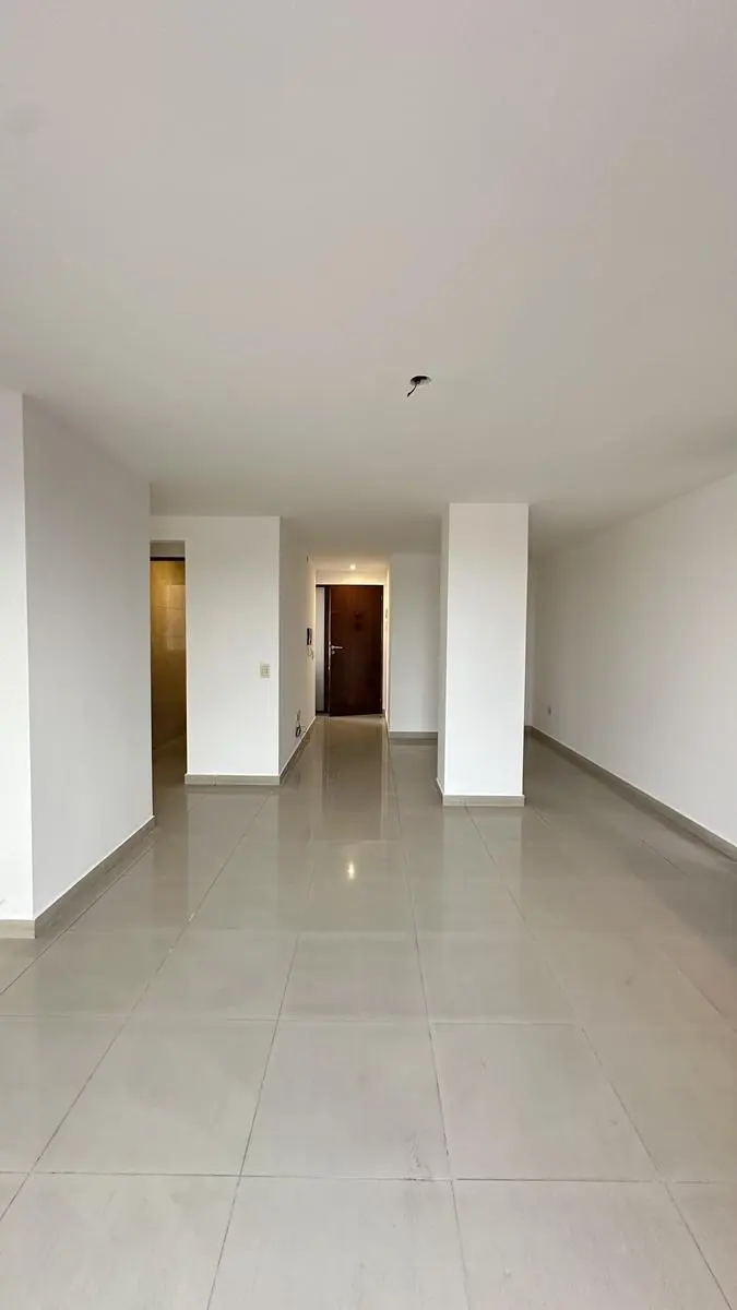 Departamento con balcón corrido y vista al cerro — foto 11 de 19