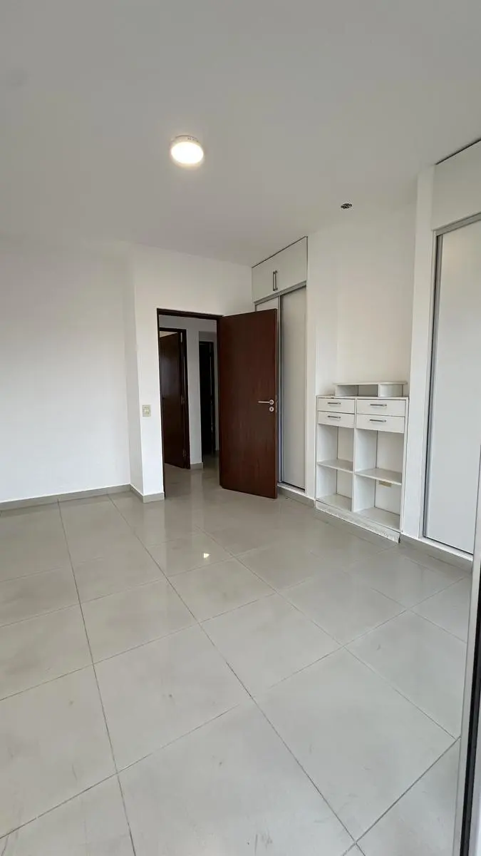 Departamento con balcón corrido y vista al cerro — foto 17 de 19